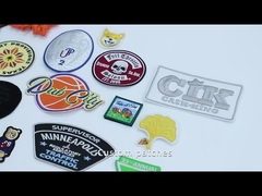 Fer fait sur commande du logo 8 cm de drapeau national sur le tissu de coton de sergé de polyester de correction de broderie