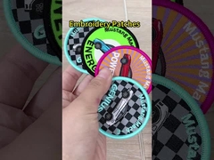 La lettre brodée par style fait sur commande témoin raccorde le fer de frontière de broderie sur soutenir les corrections tissées