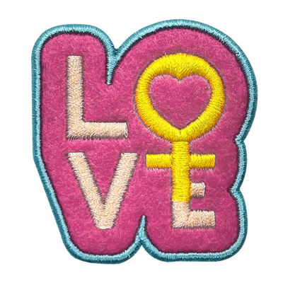 Fer fait sur commande d'OEM sur la correction rose de lettre de « AMOUR » de frontière de Merrow de correction de broderie