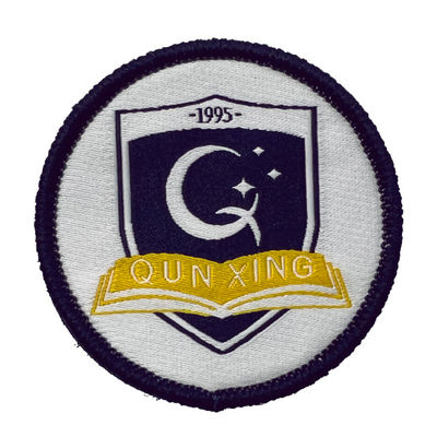 Insignes uniformes faits sur commande de frontière de Merrowed de noir de Logo Iron On Woven Patch d'école