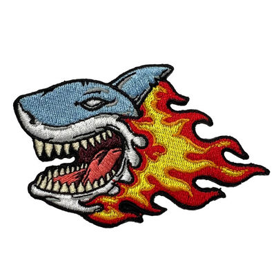 Le fer écologique sur la broderie raccorde la conception faite sur commande de requin pour des vestes