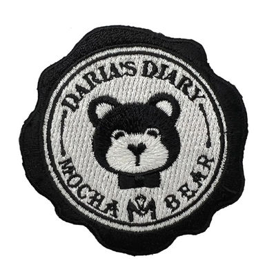 Le fer mignon d'habillement d'enfants sur le noir écologique de corrections de broderie pour des sacs