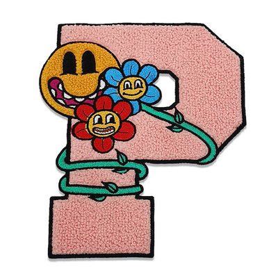 La broderie de Chenille de lettre de mode raccorde le matériel senti adapté aux besoins du client par taille personnalisé