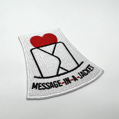 La veste brodée par message créatif fait sur commande raccorde le fer sur des corrections de broderie