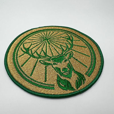 Corrections auto-adhésives faites sur commande de broderie d'habillement de Logo Iron On Embroidered Patch