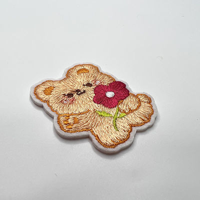 L'ours de carton que la broderie raccorde Pandone colore la correction brodée faite sur commande de fil de coton d'or