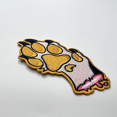 Le chien mignon Paw Iron On Clothing Patch de carton 100% brodé suivent des couleurs de PMS