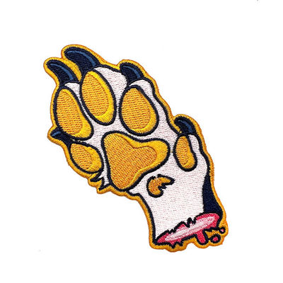 Le chien mignon Paw Iron On Clothing Patch de carton 100% brodé suivent des couleurs de PMS