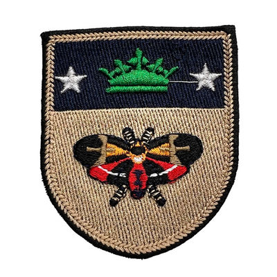 Concevez le fer en fonction du client sur broderie d'abeille de correction de broderie la pleine avec la frontière de Merrow