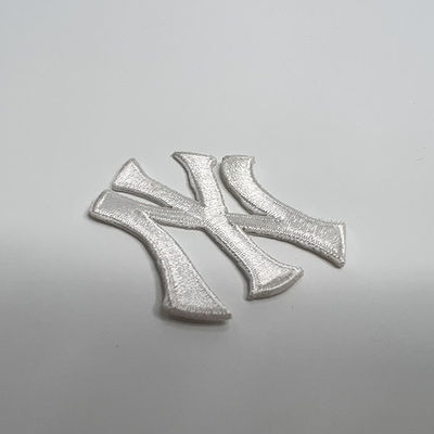Correction tissée par correction faite sur commande de broderie de logo de la marque 3D avec le fer sur le support