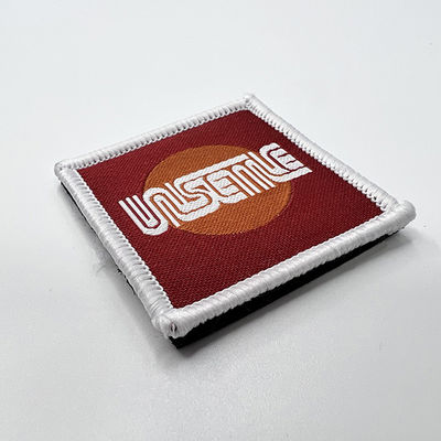 Logo Patch Stitched Name Patches tissé par marque faite sur commande avec la frontière de Merrow