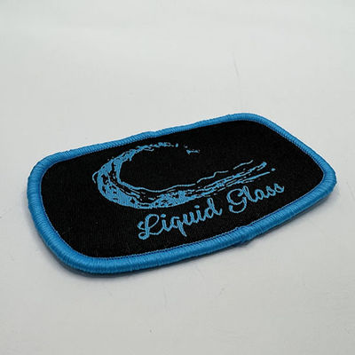 Marque faite sur commande Logo Patches Iron On Patches avec la frontière bleue de Merrowed