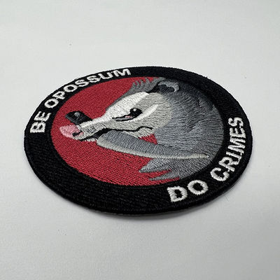 Les corrections faites sur commande en gros d'Applique de broderie cousent sur le fer sur les corrections tissées par habillement