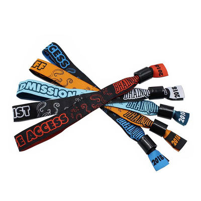 Bracelets personnalisés de festival, bande de poignet adaptée aux besoins du client de polyester avec la boucle réglable