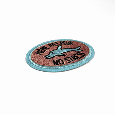 Le laser de vente en gros a coupé des sports faits sur commande de marque matraquent Logo Embroidered Patches For Clothing fait sur commande