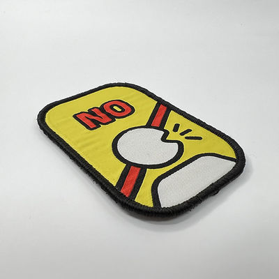 Le label tissé auto-adhésif raccorde la frontière de Merrow de signe de rappel de carton imperméable pour le sac/vêtement