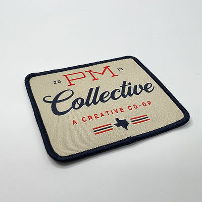 Logo Iron On Woven Patch fait sur commande Emroidery que lavable raccorde le laser a coupé la frontière pour l'habillement